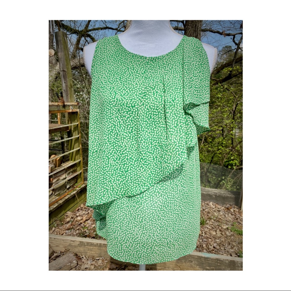 Cute Green sleeveless blouse.